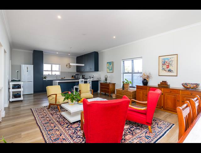 4 BEDROOM FREESTANDING TO LET IN SUNNINGDALE